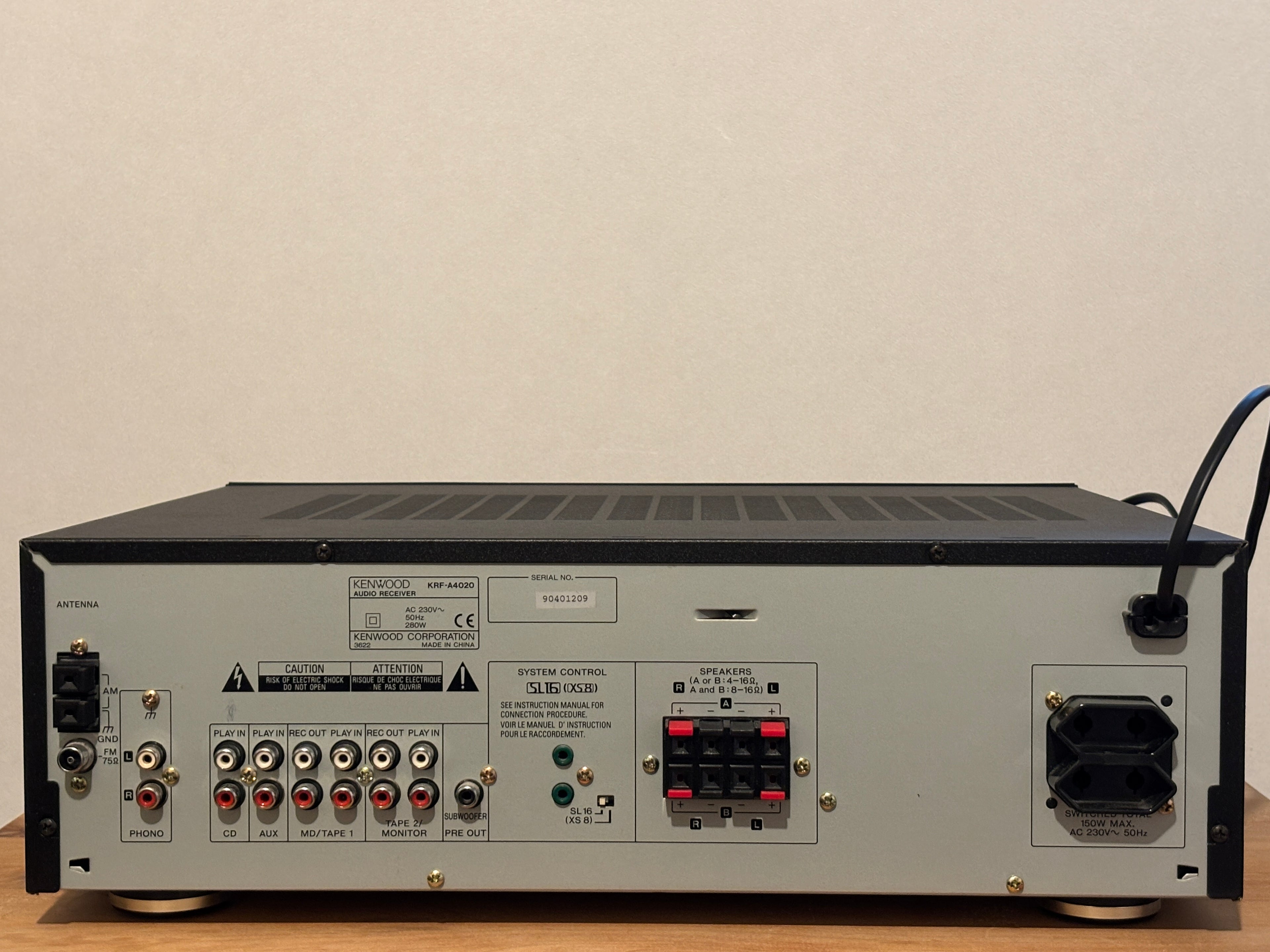 Kenwood KRF-A4020 viritinvahvistin.