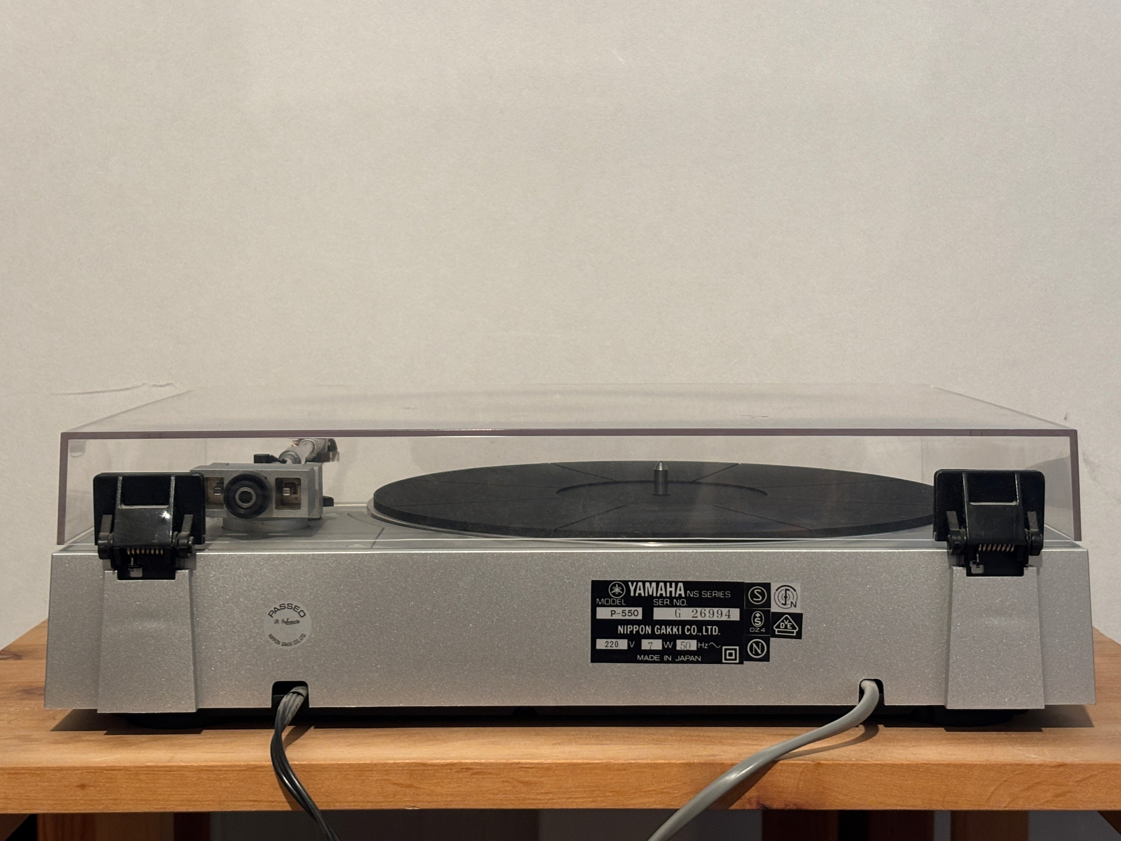 Yamaha P-550 LP-levysoitin.