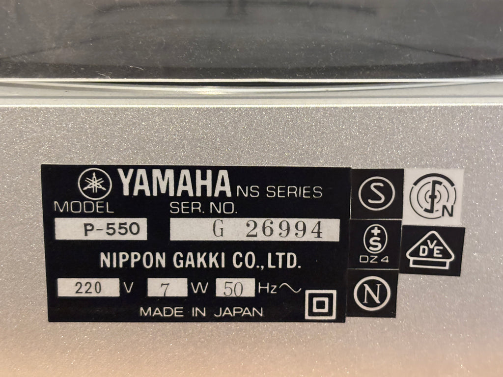 Yamaha P-550 LP-levysoitin.