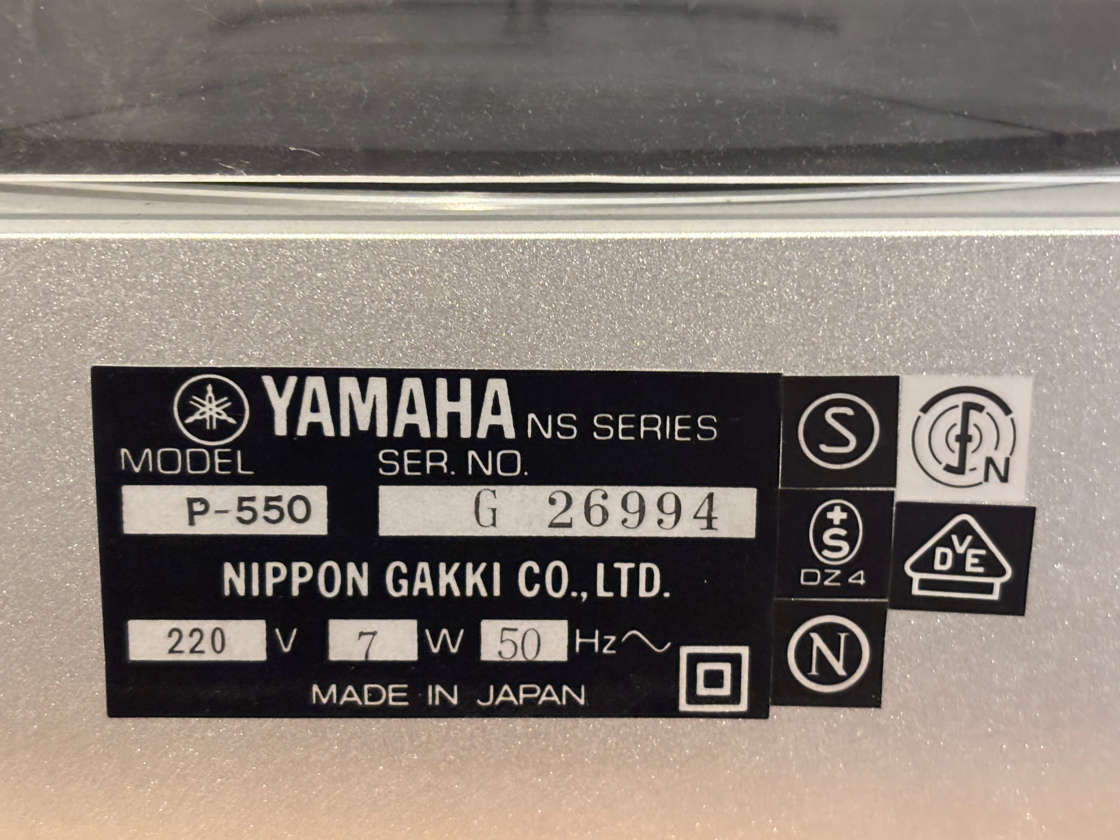 Yamaha P-550 LP-levysoitin.